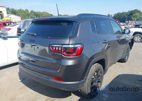 2023 Jeep Compass Altitude 4X4 z USA, uszkodzony, nr VIN 3C4NJDBN2PT512441